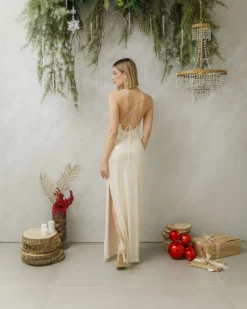 Abito lungo con paillettes e rosa – 23252 slc