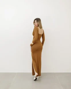 Abito lungo con scollo – 0050