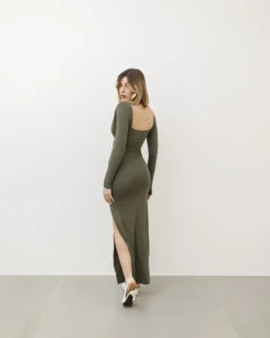 Abito lungo con scollo – 0050