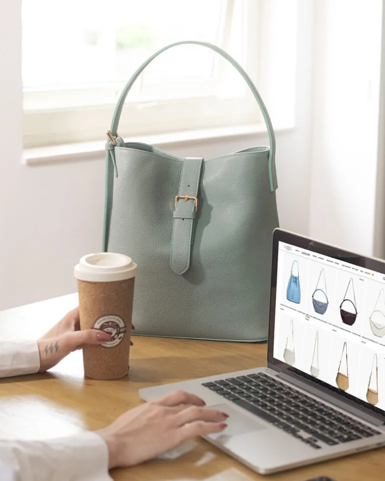 Borsa ANASTASIA in pelle acqua marina – LOVING BAGS