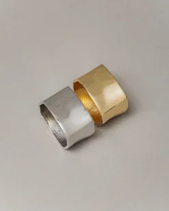 Bracciale rigido a manetta squadrato – B3525