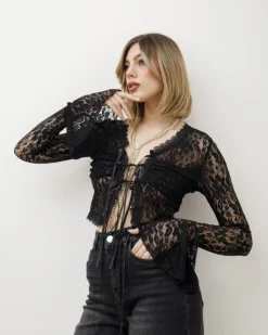 Camicia crop in pizzo con laccetti – H6252