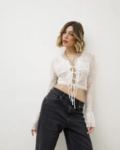 Camicia crop in pizzo con laccetti – H6252