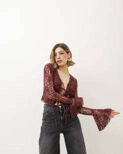 Camicia crop in pizzo con laccetti – H6252
