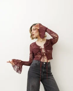 Camicia crop in pizzo con laccetti – H6252
