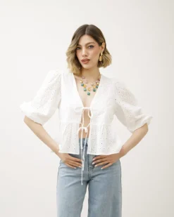Camicia in pizzo sangallo scollata – 15675