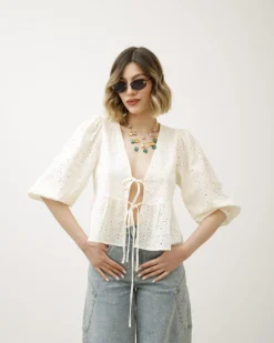 Camicia in pizzo sangallo scollata – 15675