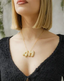 Ciondolo con lettera big con strass – SV099