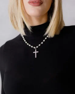 Collana con perle e croce pendente – ECN2005