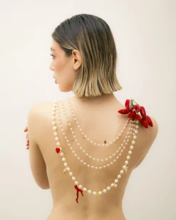 Collana multistrato con perle e pendenti – ECL2166