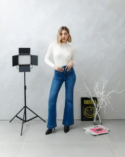 Jeans a zampa blu con taschini – 8362