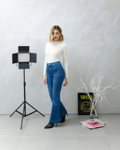 Jeans a zampa blu con taschini – 8362