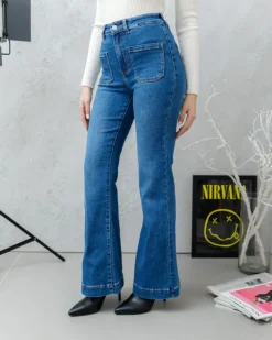 Jeans a zampa blu con taschini – 8362