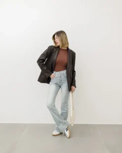 Jeans a zampa con cuciture blu chiaro – P5255