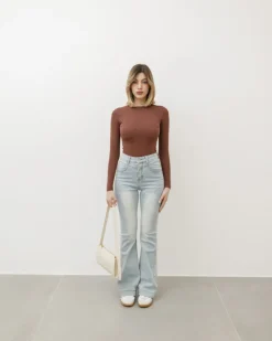 Jeans a zampa con cuciture blu chiaro – P5255