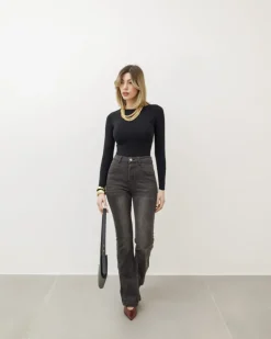 Jeans a zampa con cuciture nero carbone – P5255