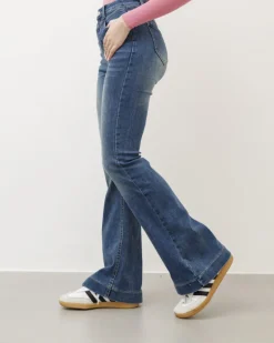 Jeans a zampa con cuciture blu marino – P5255