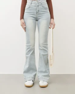 Jeans a zampa con cuciture blu chiaro – P5255