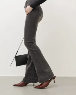 Jeans a zampa con cuciture nero carbone – P5255