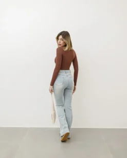 Jeans a zampa con cuciture blu chiaro – P5255