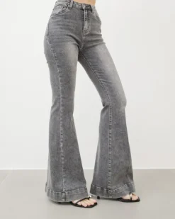 Jeans grigio a zampa – 8575
