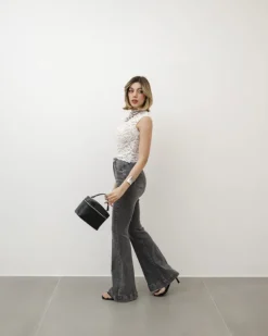 Jeans grigio a zampa – 8575