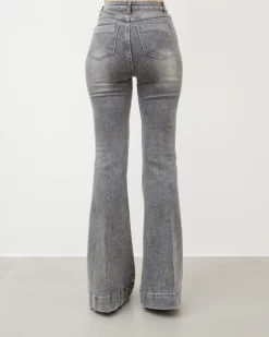 Jeans grigio a zampa – 8575