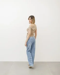 Maglia con arriccio e scollo – CHF8160