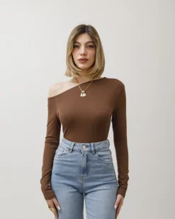 Maglia in cotone con scollo asimmetrico – 14718