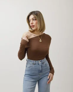 Maglia in cotone con scollo asimmetrico – 14718