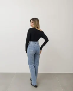 Maglia in cotone con scollo asimmetrico – 14718