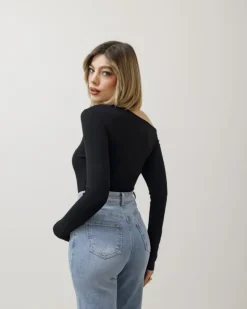 Maglia in cotone con scollo asimmetrico – 14718