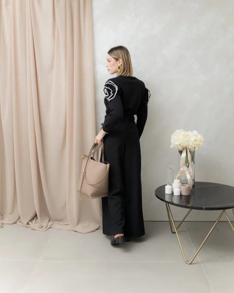 Maglione con fiore a rilievo – AM323
