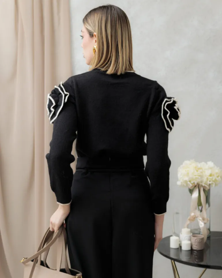 Maglione con fiore a rilievo – AM323