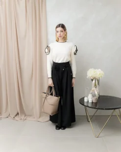 Maglione con fiore a rilievo – AM323