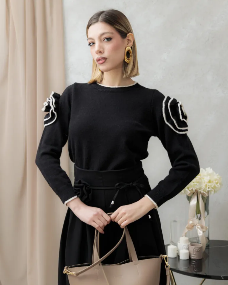 Maglione con fiore a rilievo – AM323