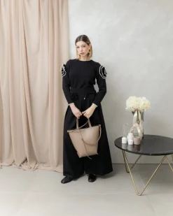 Maglione con fiore a rilievo – AM323