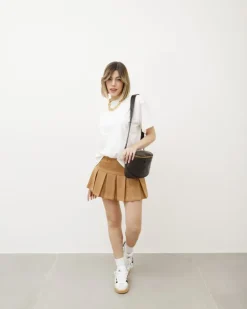 Minigonna shorts a pieghe in suede – J6879