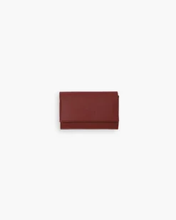 Portafoglio in pelle medio con patta bordeaux – LOVING BAGS