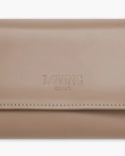 Portafoglio in pelle medio con patta taupe – LOVING BAGS