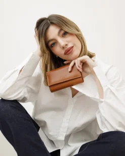 Portafoglio in pelle medio con patta cuoio – LOVING BAGS
