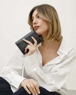PRE-ORDINE Portafoglio in pelle medio con patta nero – LOVING BAGS