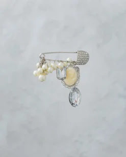 Spilla in acciaio con perle e camelia – SP07