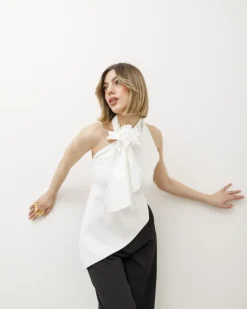 Top con scollo e fiore – FK36